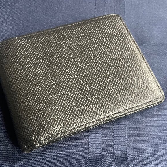Louis Vuitton Men's Taiga Multiple Wallet